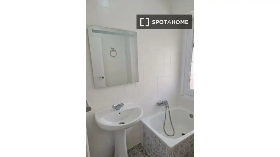 Bany de Apartament per a compartir en Alicante / Alacant amb Aire condicionat, Terrassa i Moblat