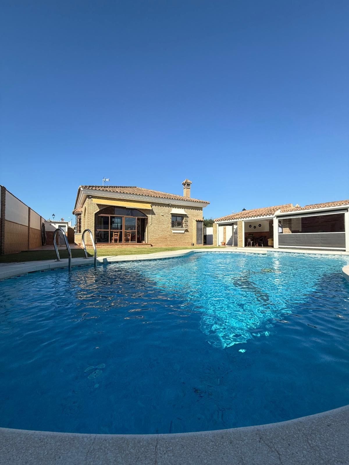 Piscina de Casa o xalet en venda en El Puerto de Santa María amb Aire condicionat, Jardí privat i Traster