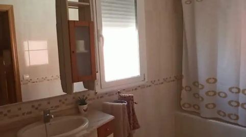Foto 2 de Casa adosada en venta en Calle Historiador Floro, 36, Cacabelos, León