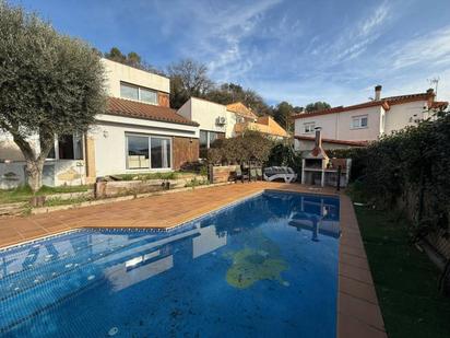 Schwimmbecken von Haus oder Chalet zum verkauf in Medinyà mit Klimaanlage, Heizung und Privatgarten