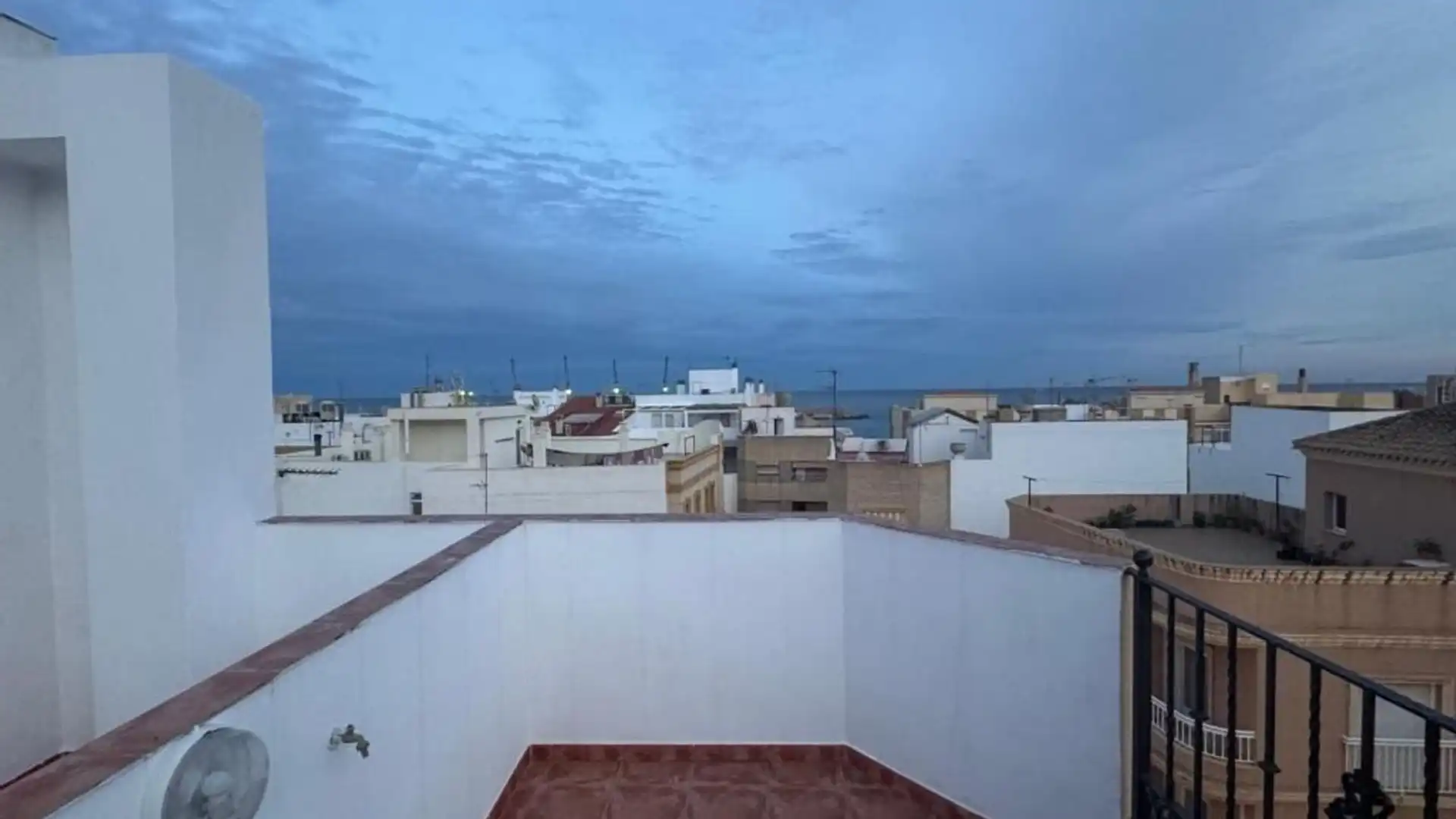Außenansicht von Wohnung zum Verkauf in Garrucha mit Klimaanlage, Heizung und Terrasse
