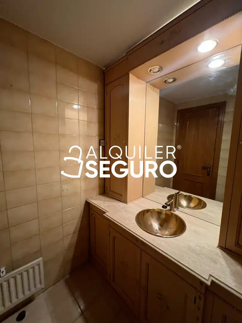 Baño de Piso de alquiler en Fuencarral - El Pardo