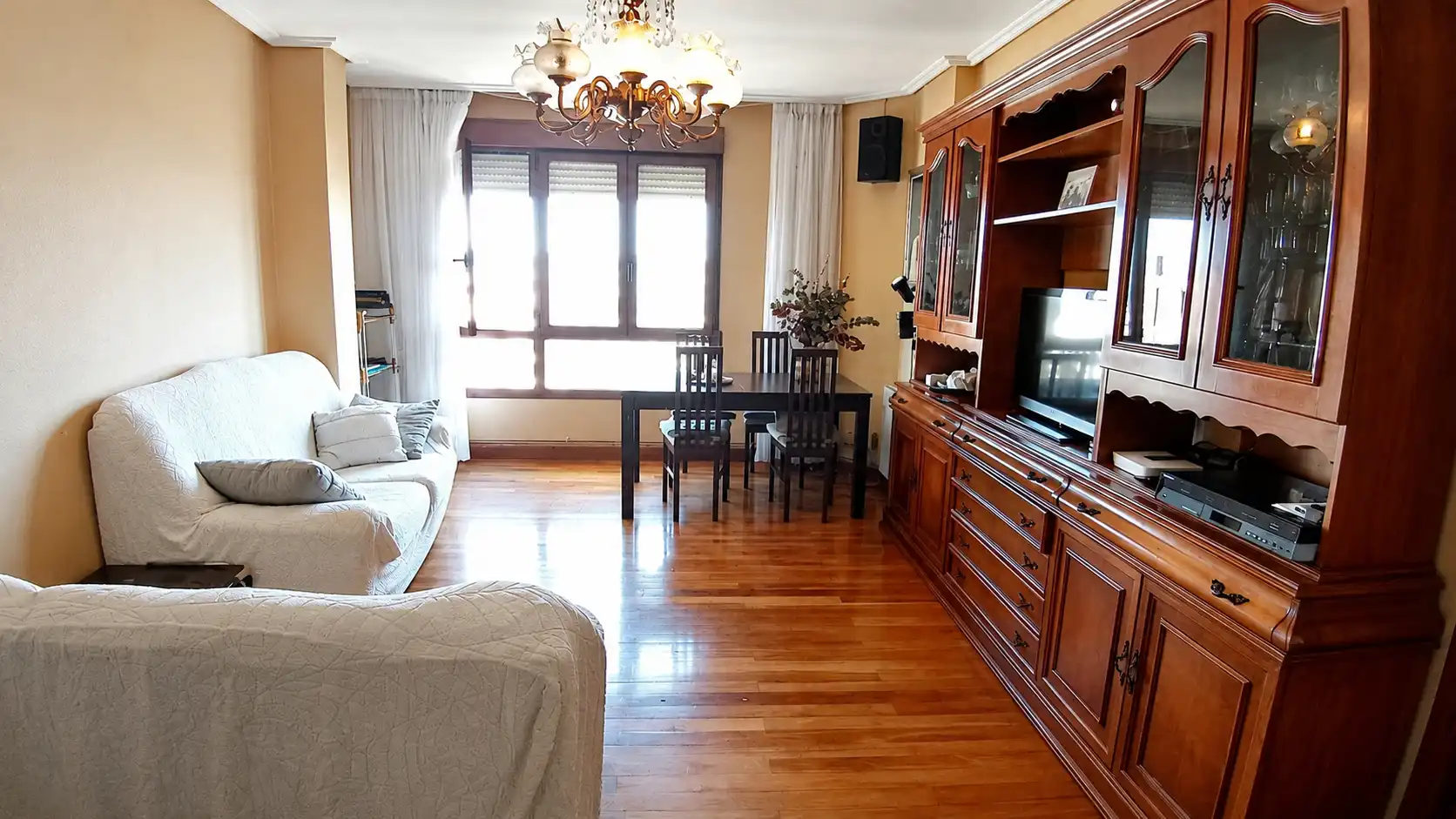 Sala de estar de Piso en venta en Santurtzi  con Calefacción, Terraza y Amueblado