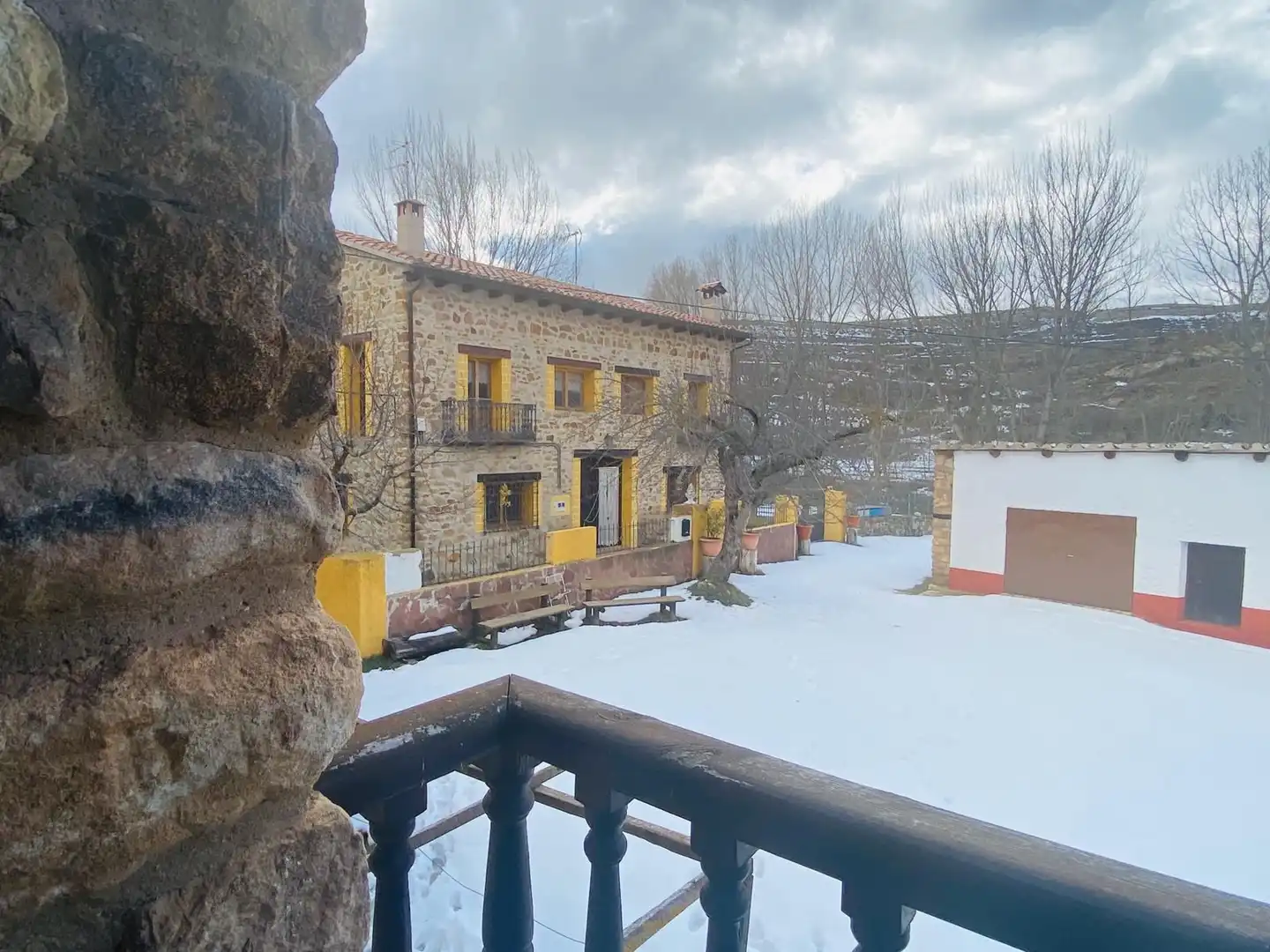 Vista exterior de Casa o xalet en venda en Miravete de la Sierra amb Calefacció, Terrassa i Traster