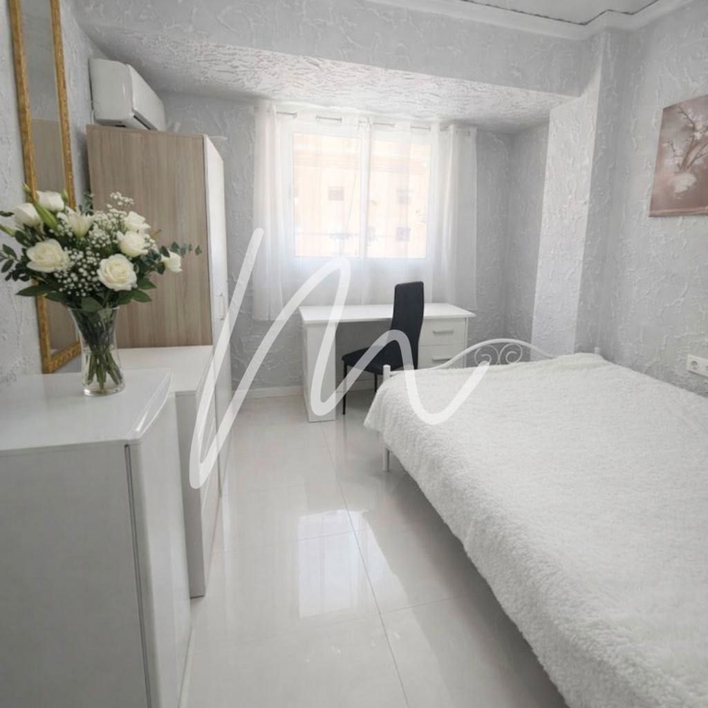 Bedroom of Flat for sale in  Valencia Capital  with Air Conditioner, Heating and Furnished