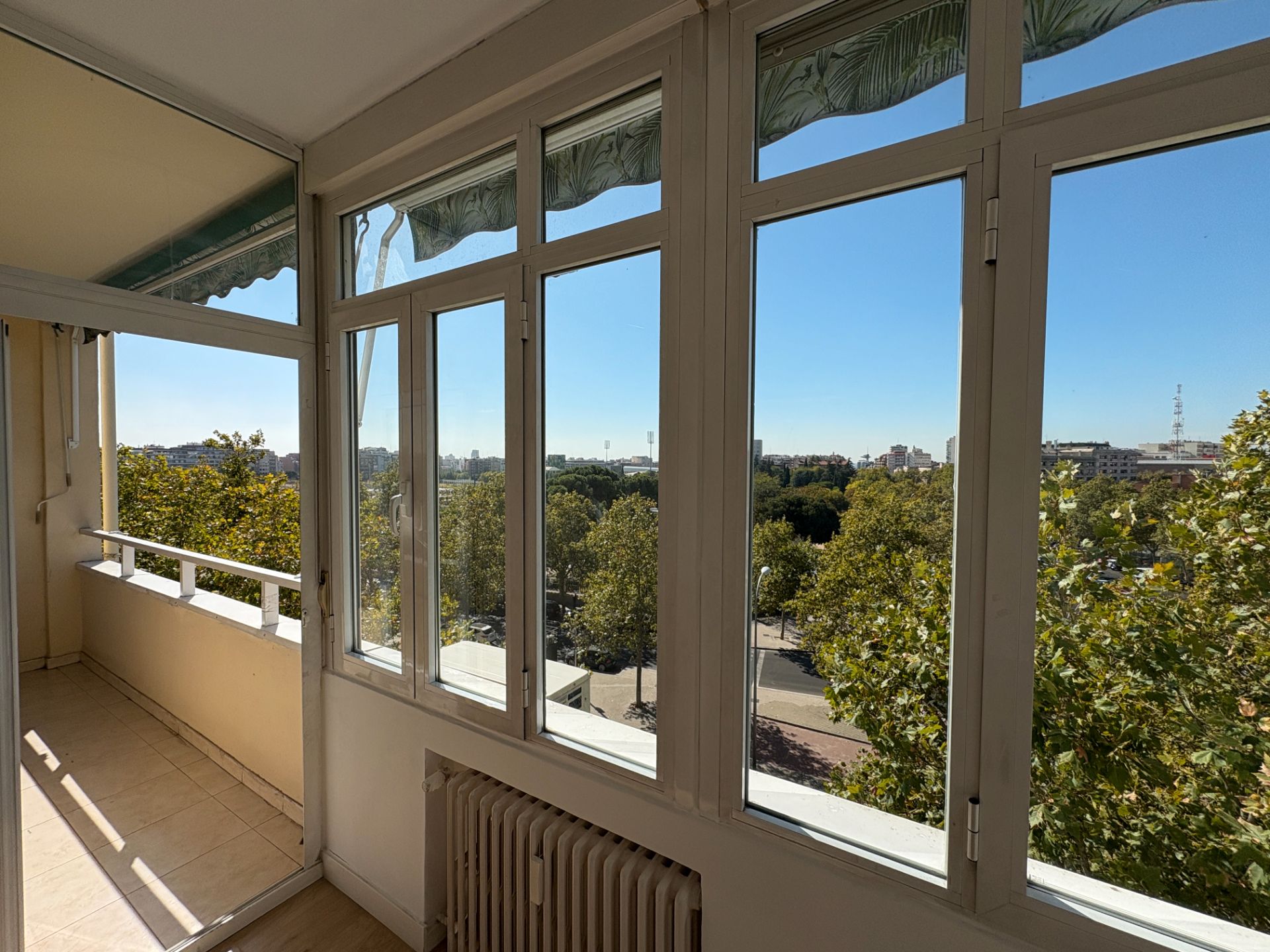 Balcony of Flat to rent in  Madrid Capital  with Air Conditioner, Heating and Parquet flooring