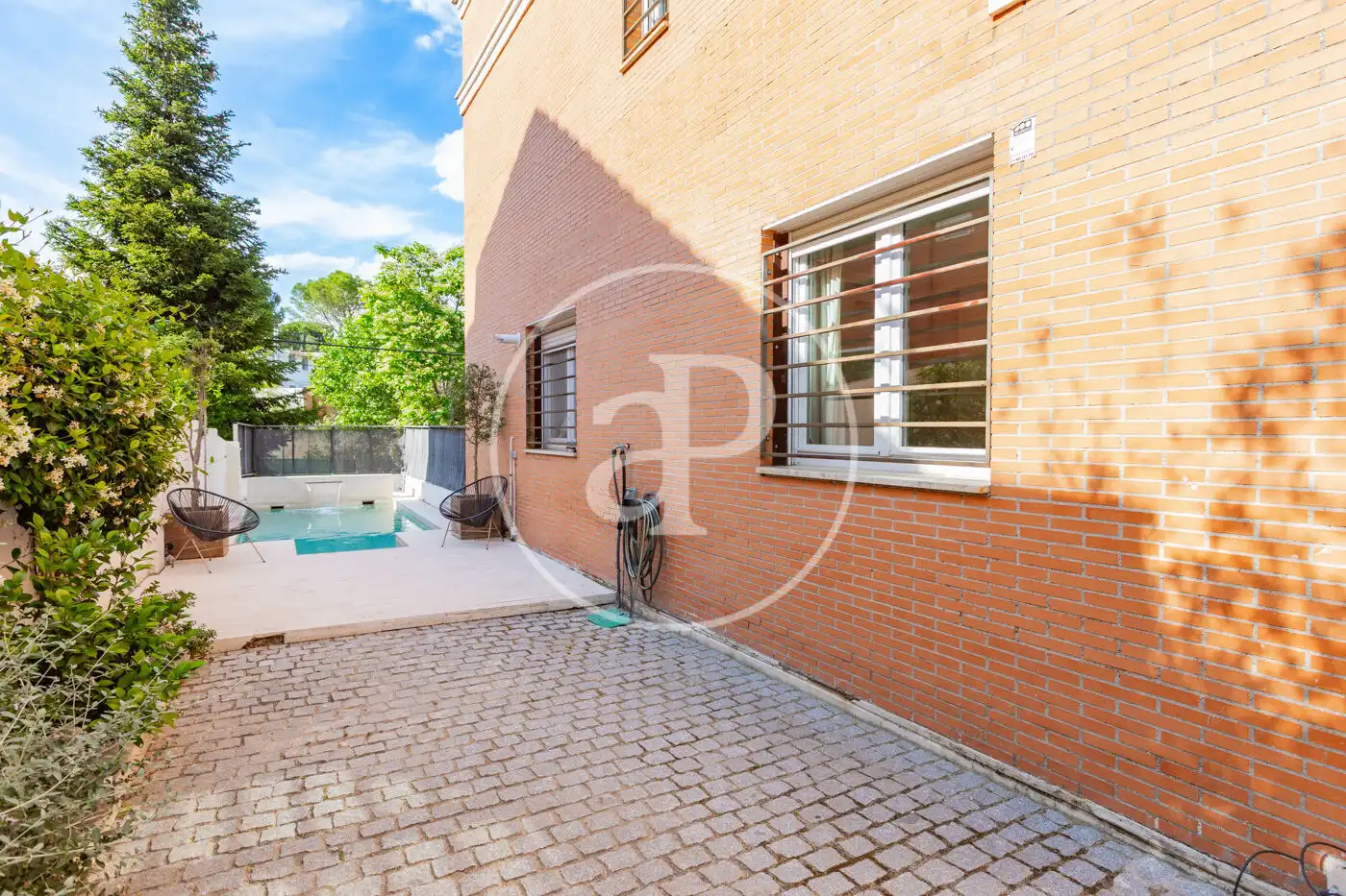 Vista exterior de Casa adosada en venta en Madrid con Aire acondicionado, Calefacción y Jardín privado