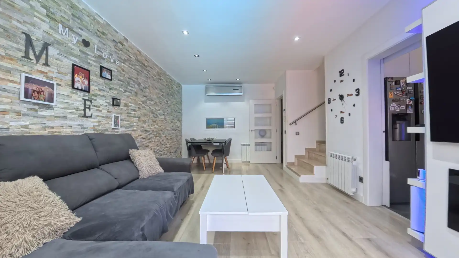 Living room of Detached homes for sale in Cubelles  with Air Conditioner, Heating and Private garden