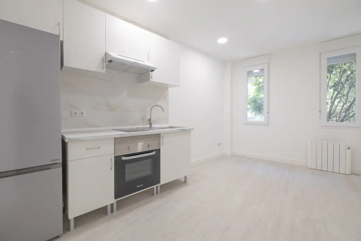 Cuina de Apartament de lloguer en Madrid amb Aire condicionat, Calefacció i Jardí privat