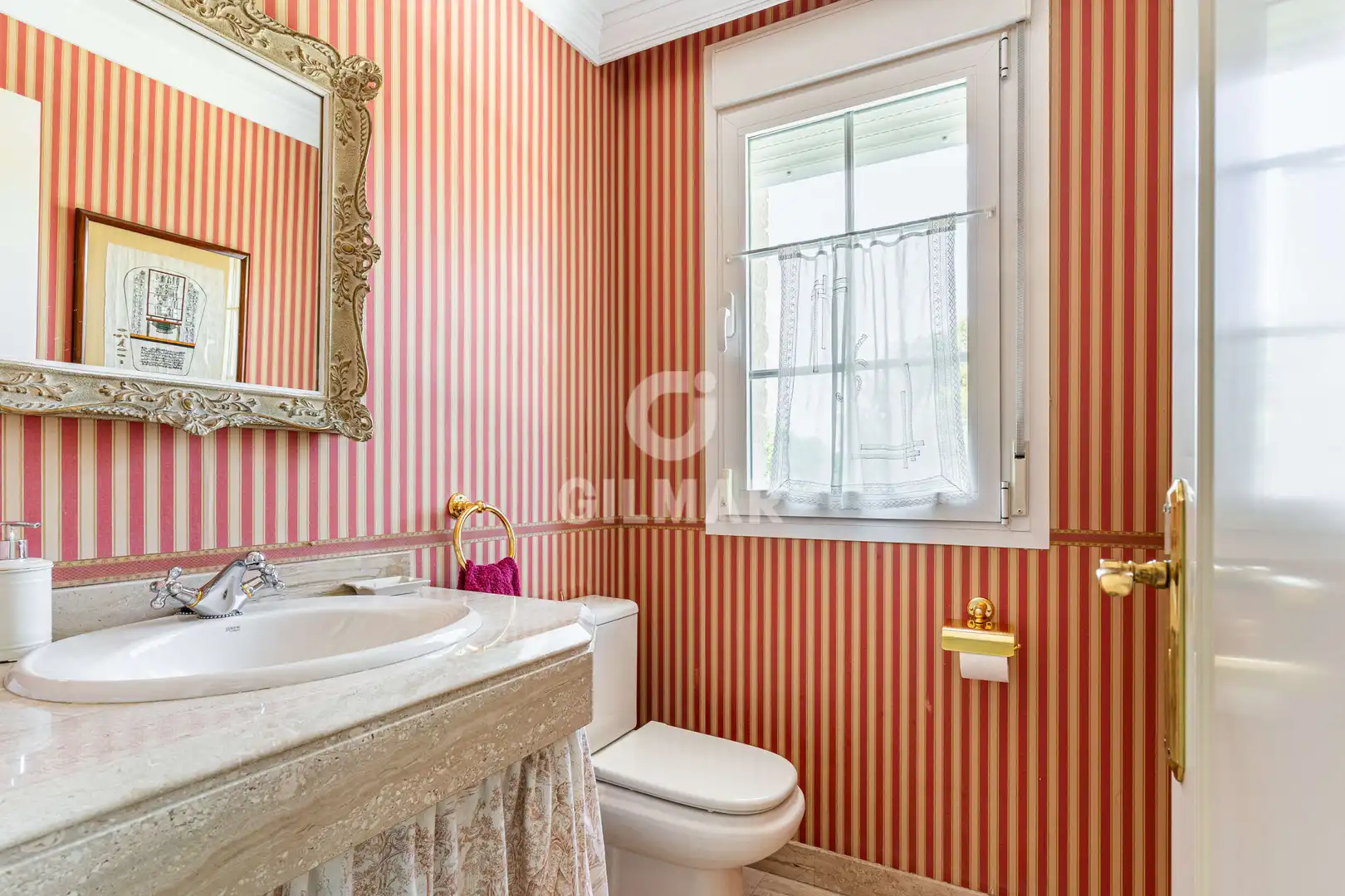 Baño de Casa o chalet en venta en Boadilla del Monte con Calefacción, Jardín privado y Piscina