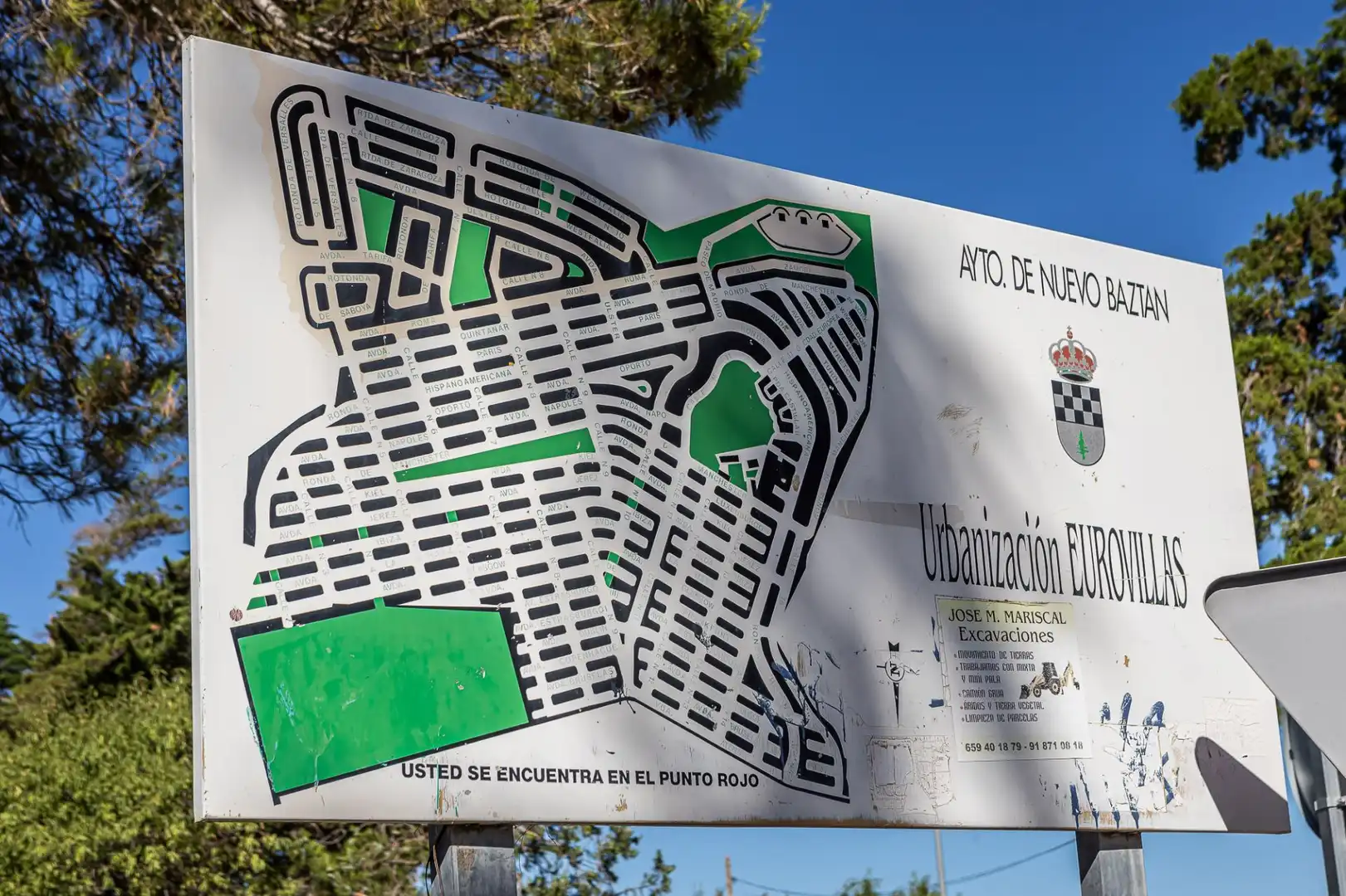 Vista exterior de Casa o xalet en venda en Nuevo Baztán amb Aire condicionat, Calefacció i Jardí privat