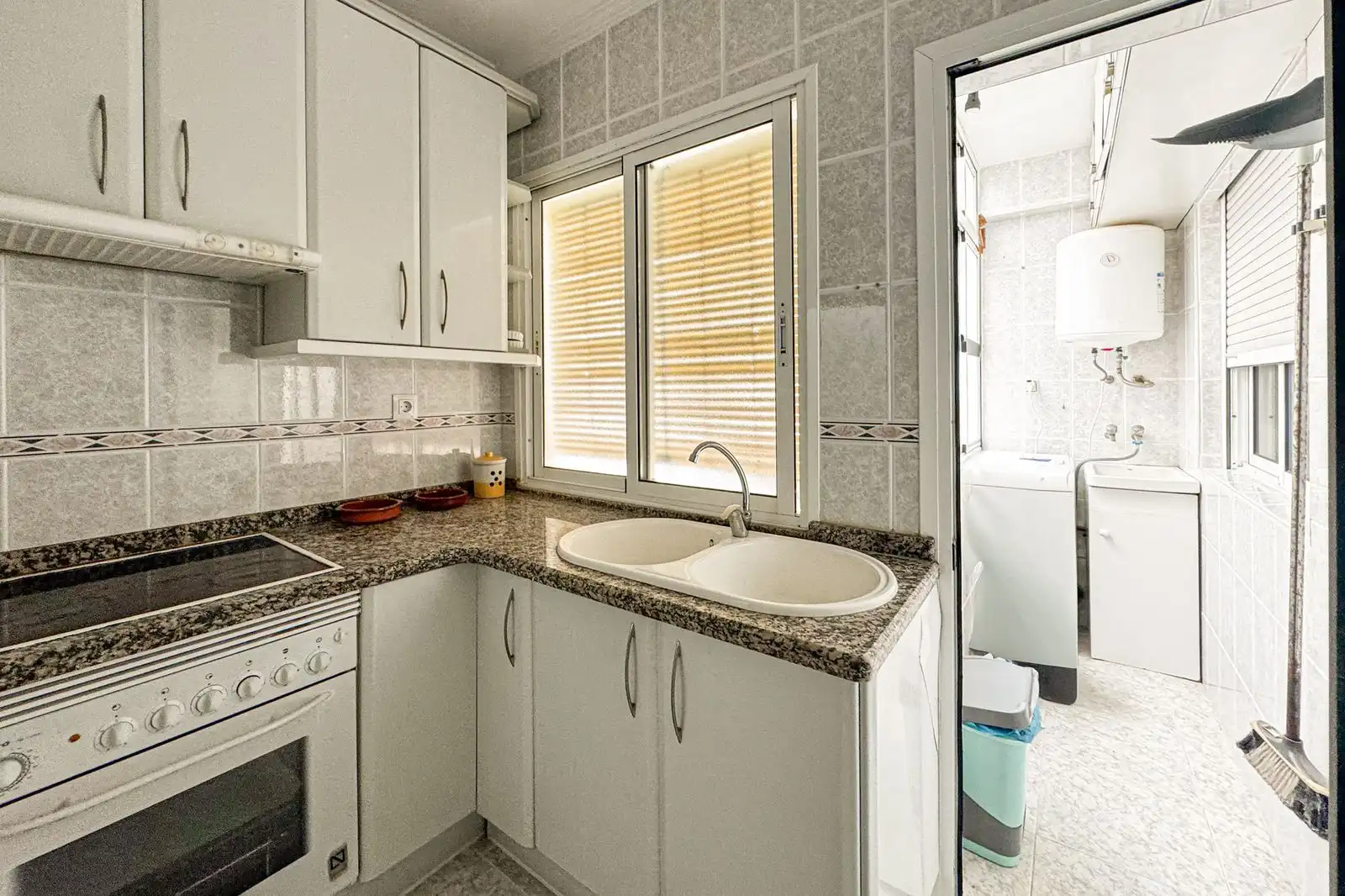 Cocina de Piso en venta en Almería con Terraza