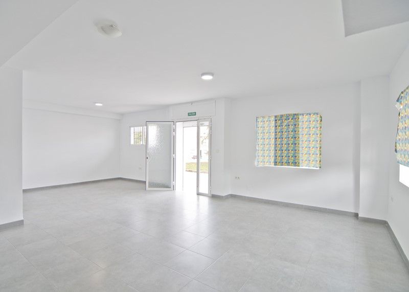 Premises for sale in Motril  with Air Conditioner