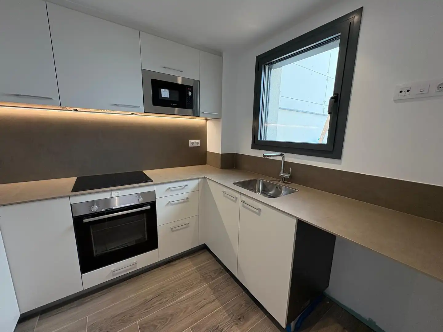 Cuina de Dúplex de lloguer en Sabadell amb Aire condicionat, Calefacció i Terrassa