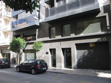 Locale commerciale in affitto a Calle de Pascual Amat 10