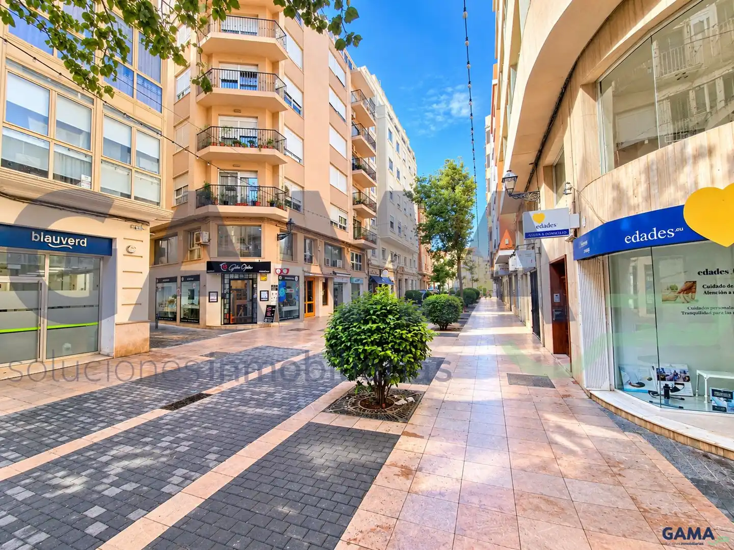 Local commercial à vendre à Casc Urbà, imagen 2