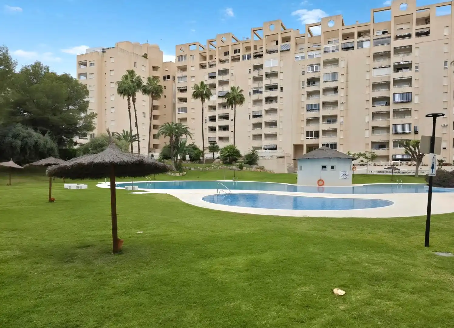 Piscina de Àtic en venda en El Campello amb Aire condicionat, Terrassa i Piscina comunitària