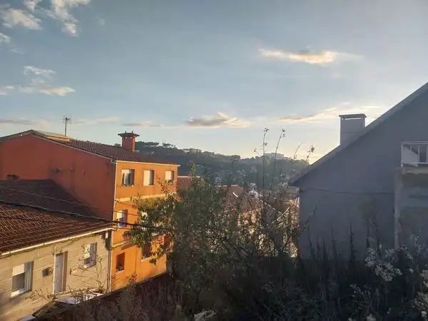 Vista exterior de Casa o xalet en venda en Vigo  amb Jardí privat