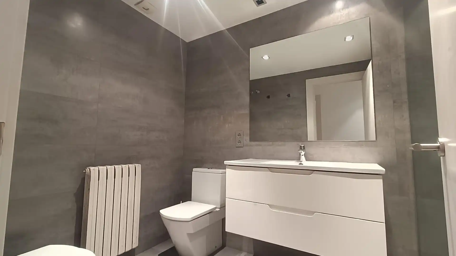 Badezimmer von Wohnung zum Verkauf in Vic mit Heizung, Parkett und Balkon