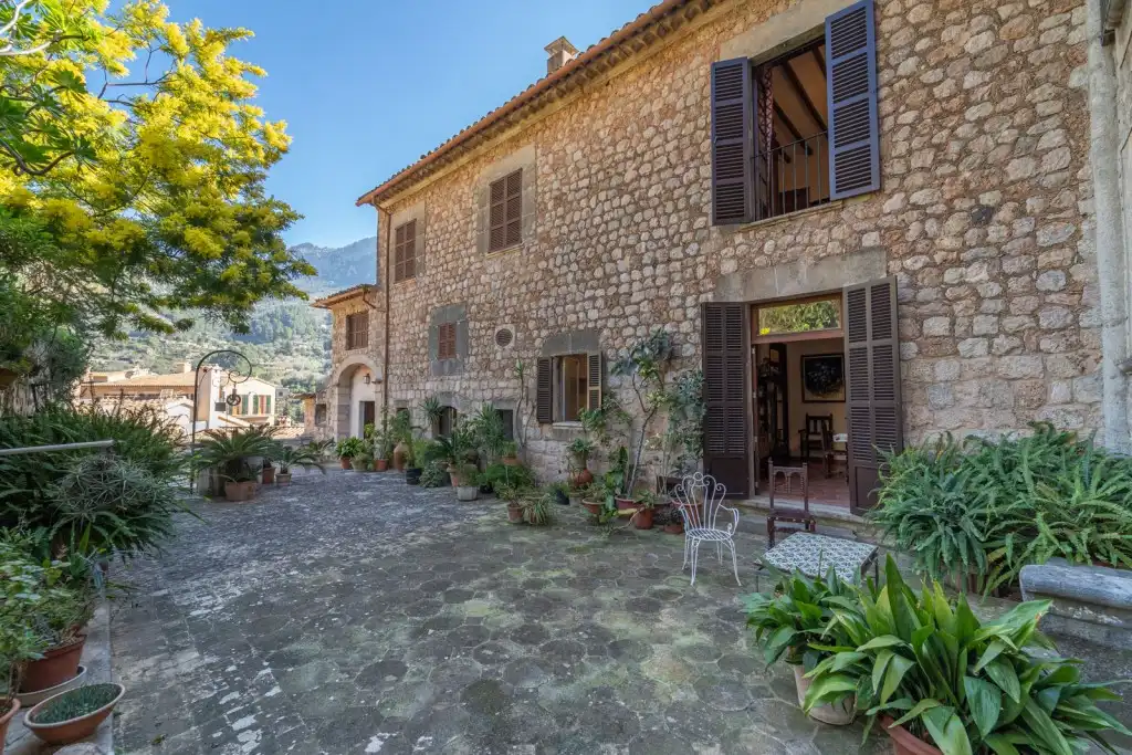 Vista exterior de Casa o xalet en venda en Fornalutx amb Jardí privat i Terrassa