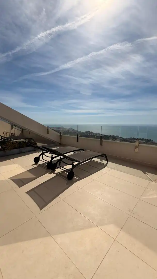 Terrasse von Dachboden zum Verkauf in Benalmádena mit Klimaanlage, Terrasse und Abstellraum