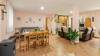 Sala d'estar de Casa o xalet en venda en  Granada Capital amb Calefacció, Parquet i Terrassa