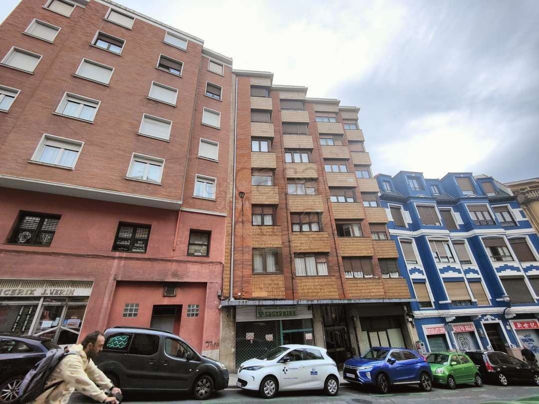 Vista exterior de Local en venda en Bilbao 