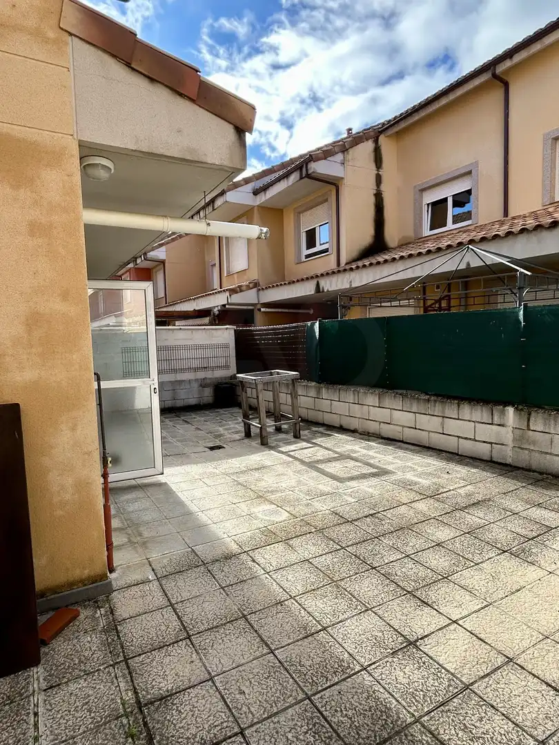 Habitatge amb piscina en venda a Valverde de la Virgen, imagen 2