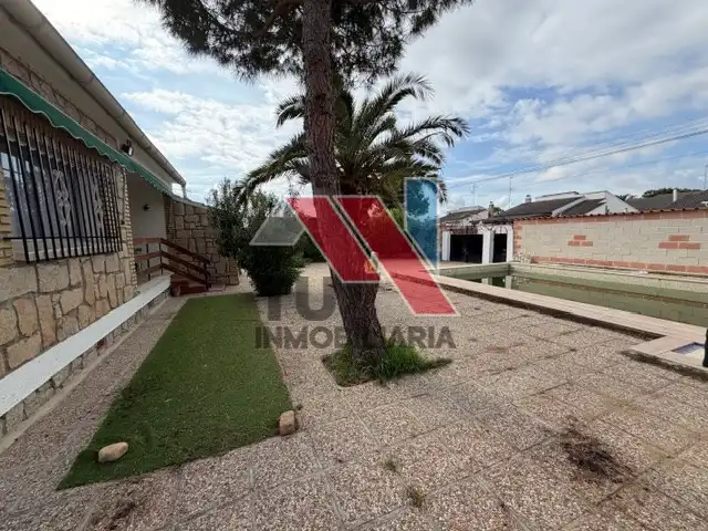 Vista exterior de Casa o xalet en venda en Villamiel de Toledo amb Aire condicionat, Terrassa i Piscina