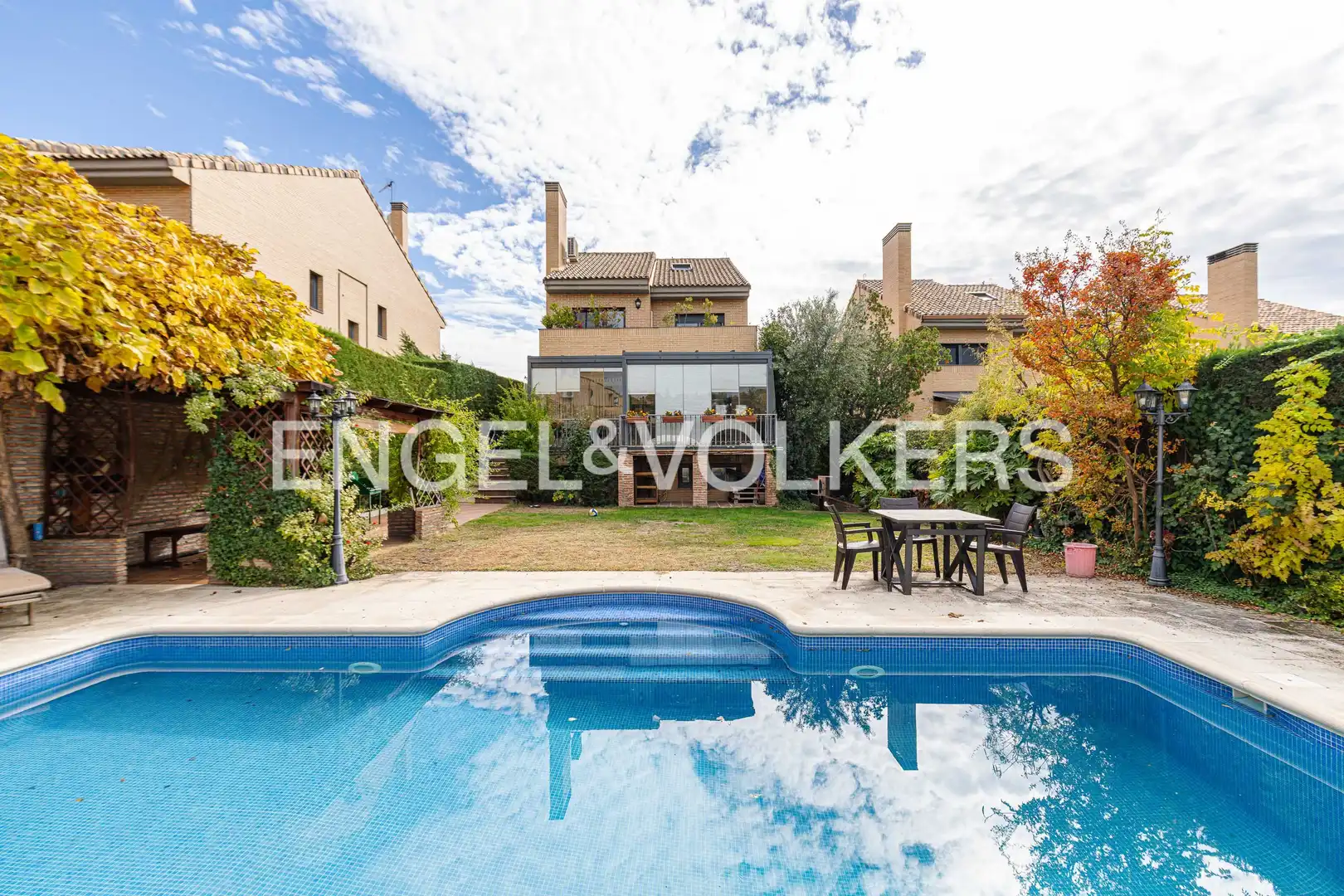 Exterior view of Houses for sale in Los Peñascales