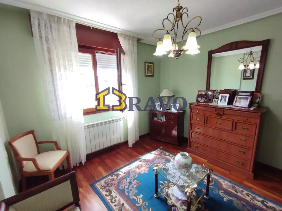 Habitación de Casa adosada en venta en Medina de Pomar con Calefacción, Jardín privado y Terraza