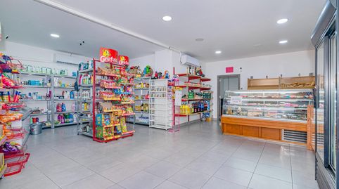 Un mostrador, un oficio, un local o un piso que puede ser tuyo