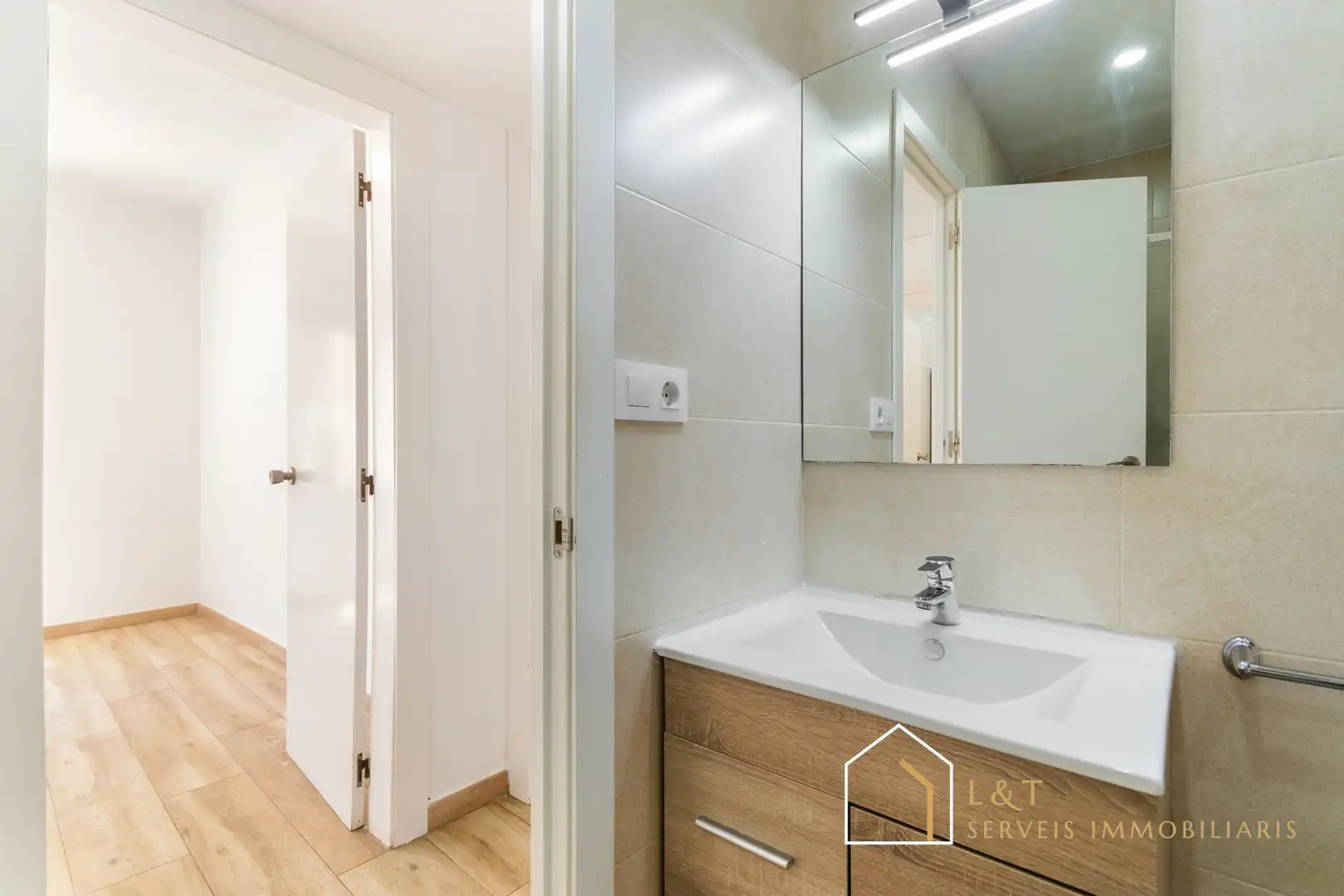 Baño de Piso en venta en Barcelona con Calefacción, Horno y Balcón