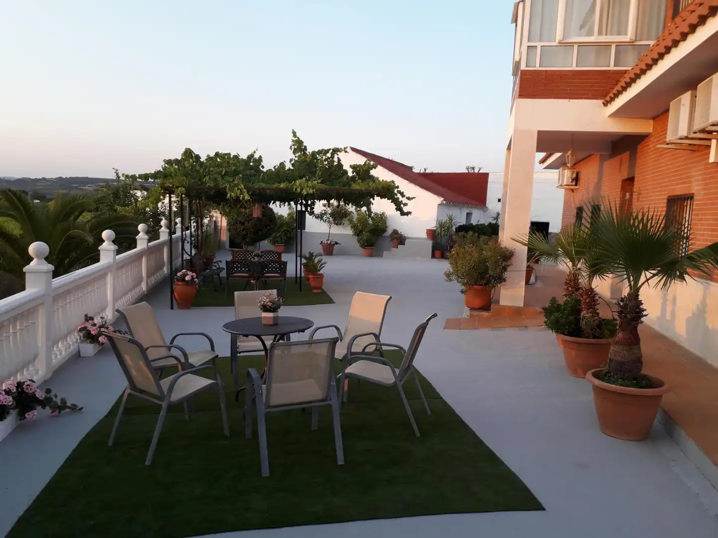Terrasse von Country house zum Verkauf in Villanueva del Río y Minas mit Klimaanlage, Abstellraum und Schwimmbad