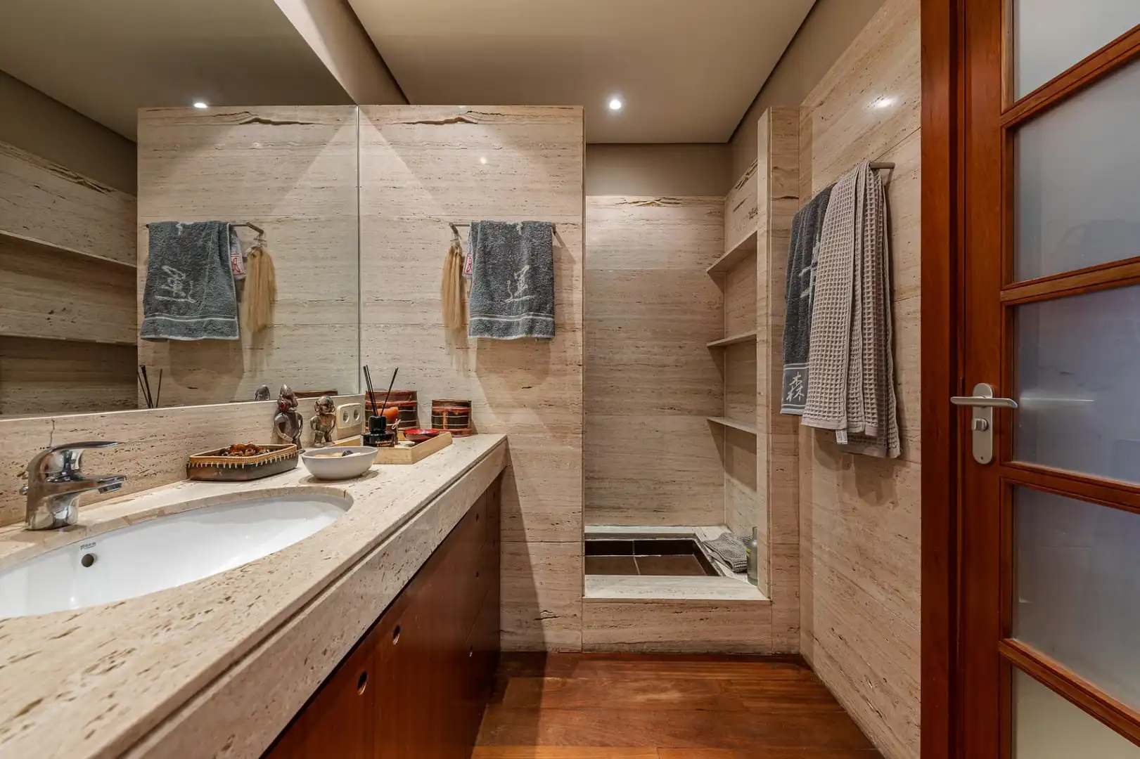 Badezimmer von Wohnung zum Verkauf in Madrid mit Klimaanlage und Abstellraum