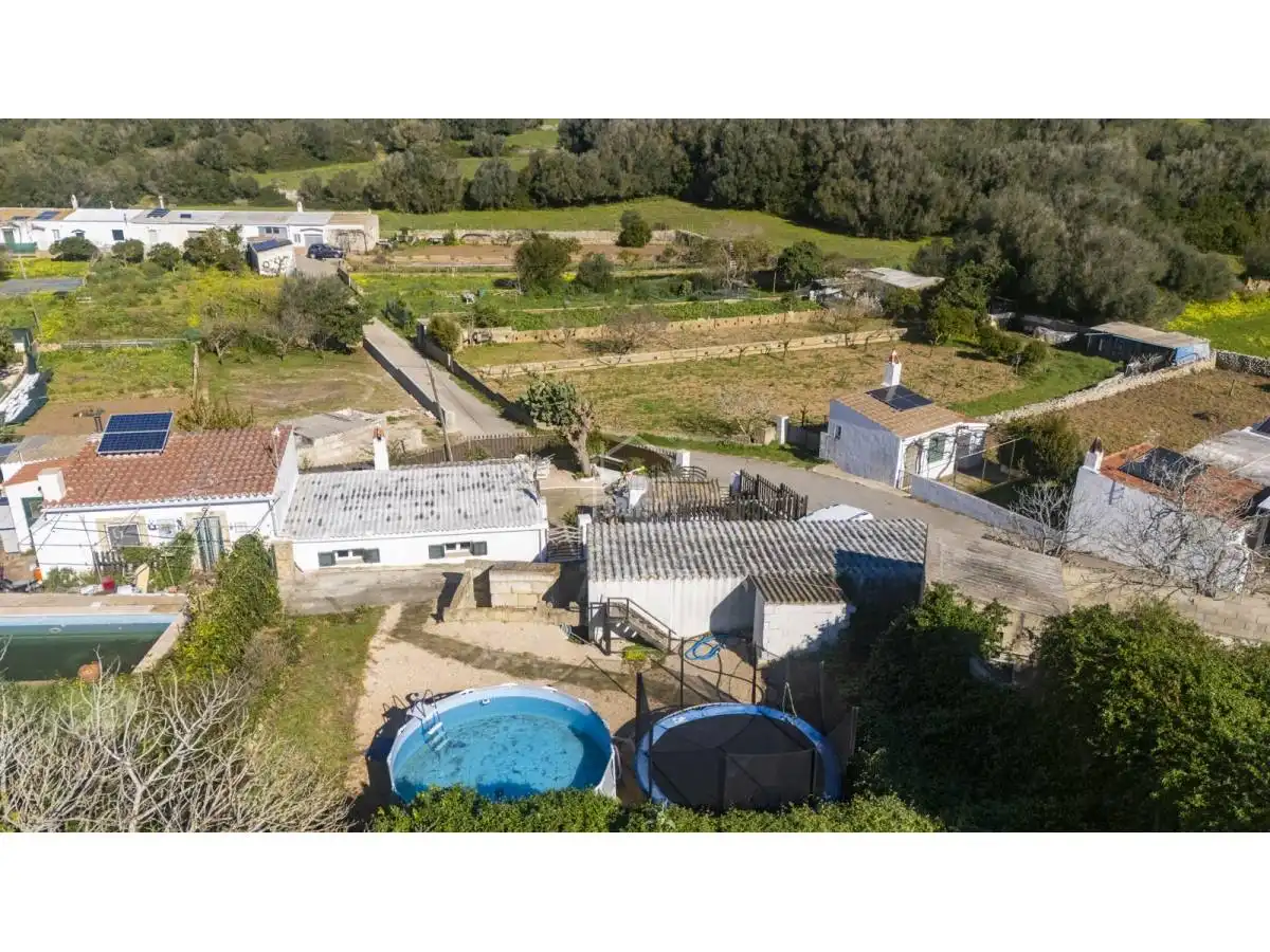 Außenansicht von Country house zum Verkauf in Es Migjorn Gran mit Privatgarten, Terrasse und Möbliert