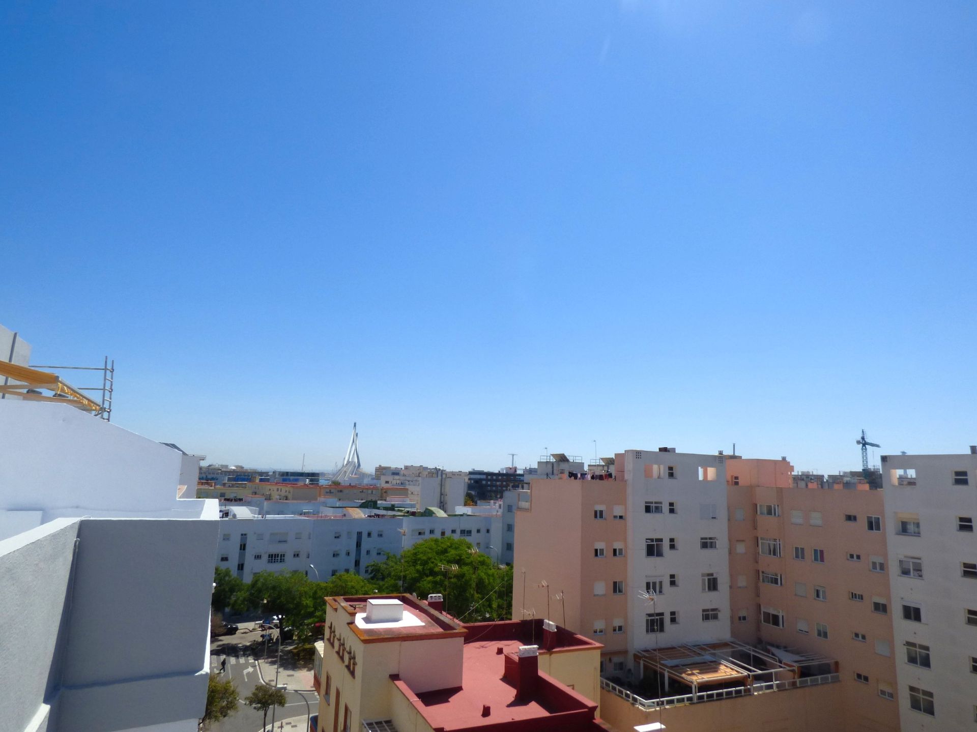Vista exterior de Àtic en venda en  Cádiz Capital amb Terrassa