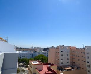 Vista exterior de Àtic en venda en  Cádiz Capital amb Terrassa