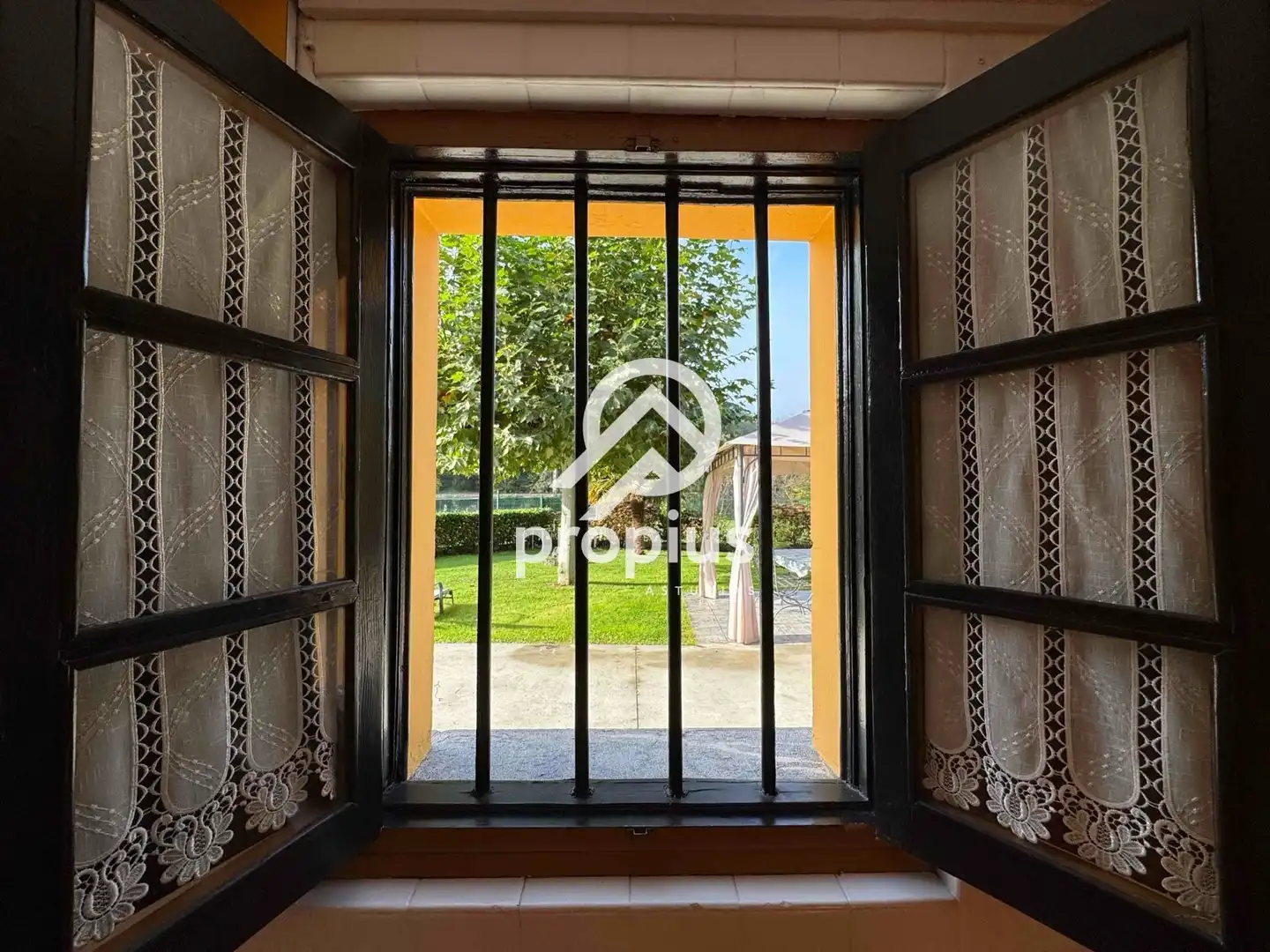 Vista exterior de Casa o chalet en venta en Parres con Calefacción, Jardín privado y Parquet