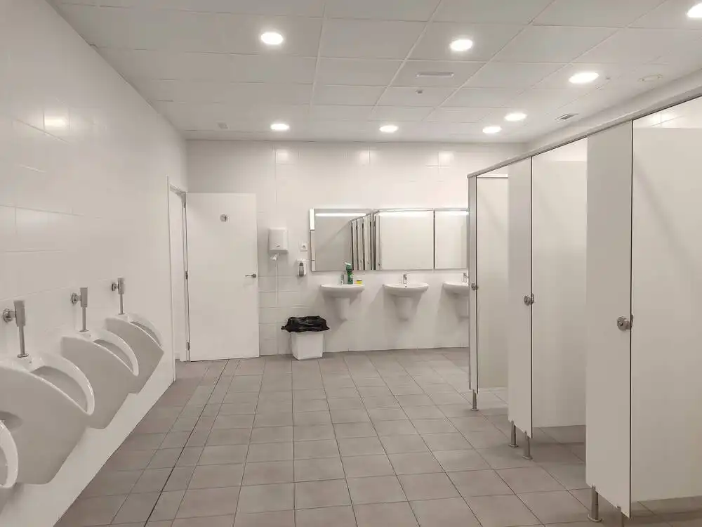 Badezimmer von Fabrikhallen zur Miete in Camarma de Esteruelas