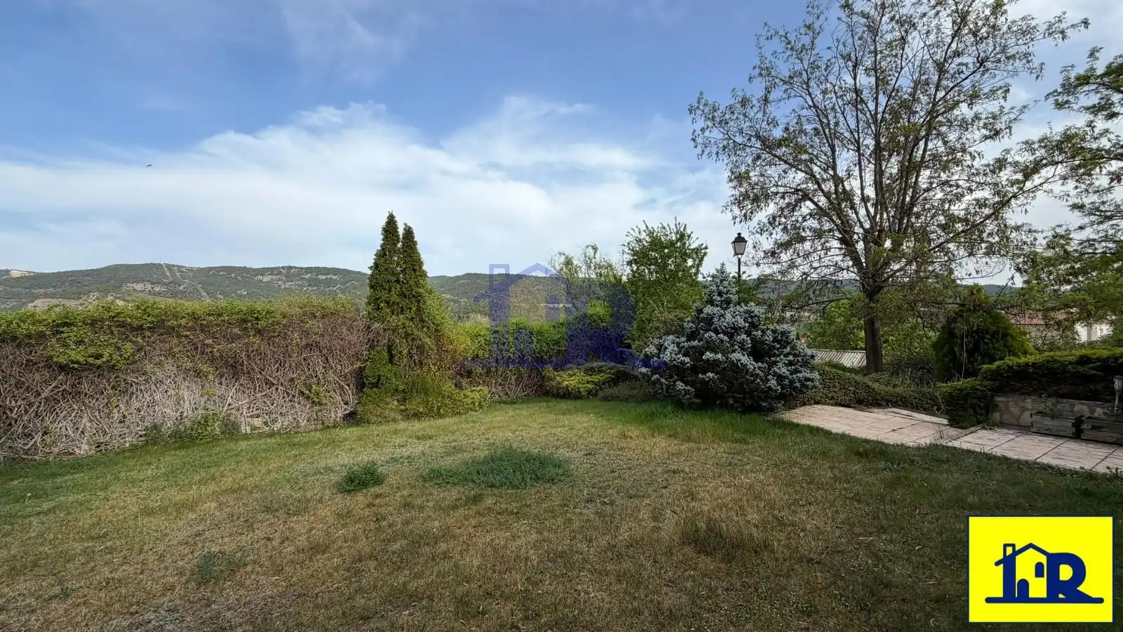 Jardí de Casa o xalet en venda en Villalba de la Sierra amb Calefacció, Traster i Piscina