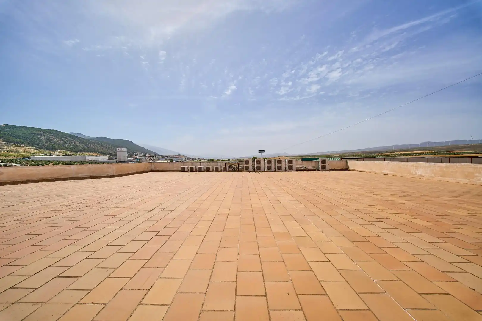 Terrasse von Fabrikhallen zum Verkauf in Padul