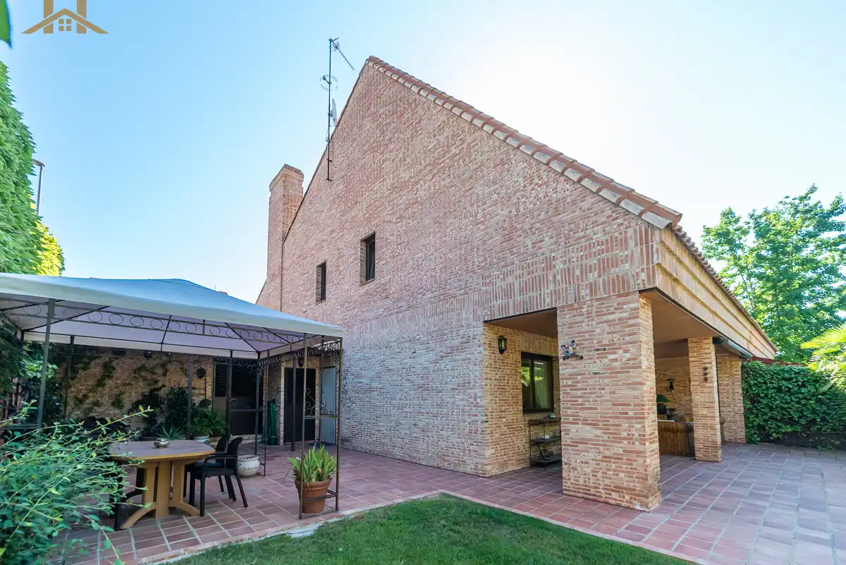 Exterior view of Detached homes for sale in Villanueva del Pardillo  with Air Conditioner, Heating and Private garden