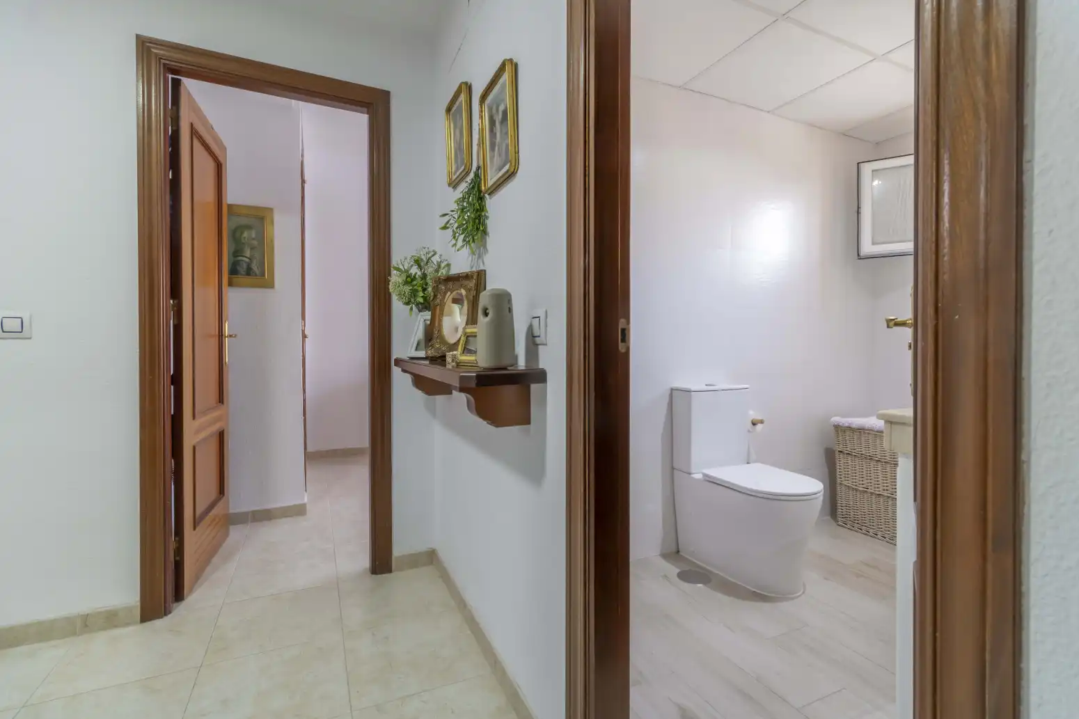 Bany de Casa adosada en venda en Gines amb Aire condicionat, Jardí privat i Terrassa