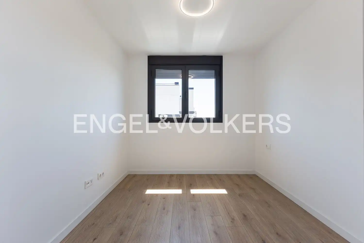 Habitación de Ático de alquiler en Valencia con Aire acondicionado, Calefacción y Trastero