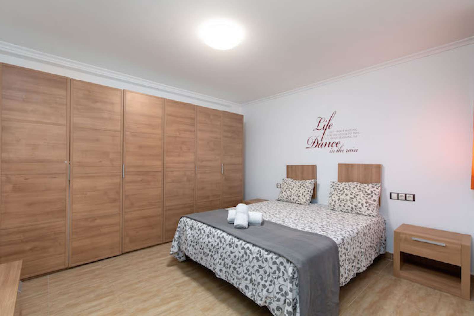 Bedroom of Flat to share in  Valencia Capital  with Air Conditioner and Terrace