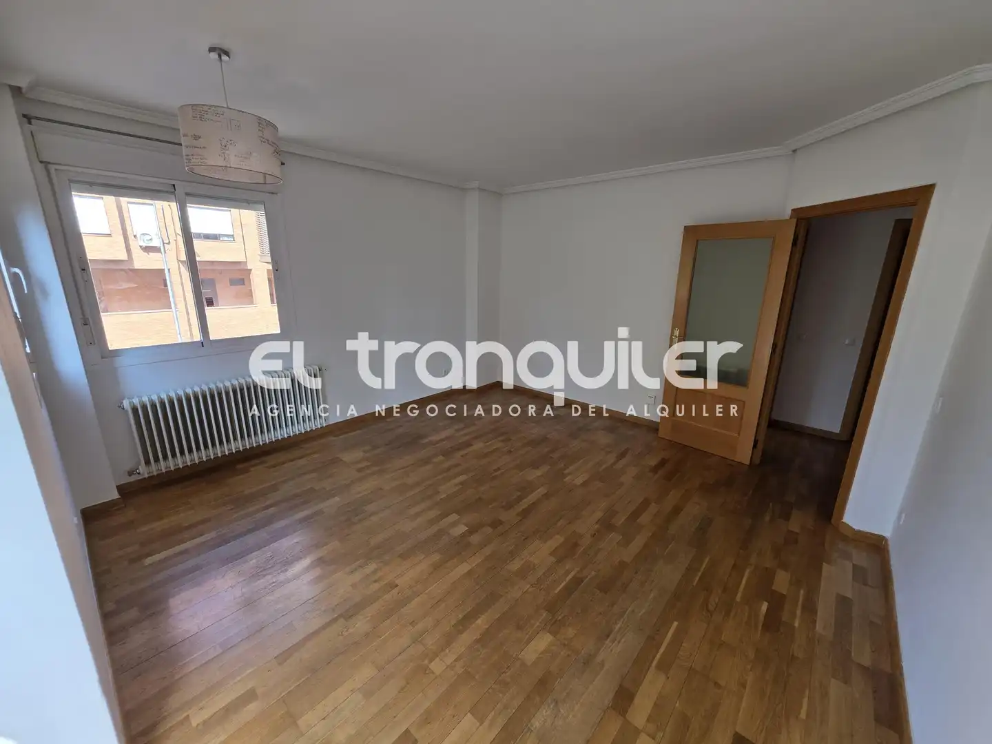 Dormitori de Pis de lloguer en Madrid amb Aire condicionat, Parquet i Piscina