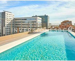 Swimming pool of Flat to rent in  Barcelona Capital  with Air Conditioner, Terrace and Balcony