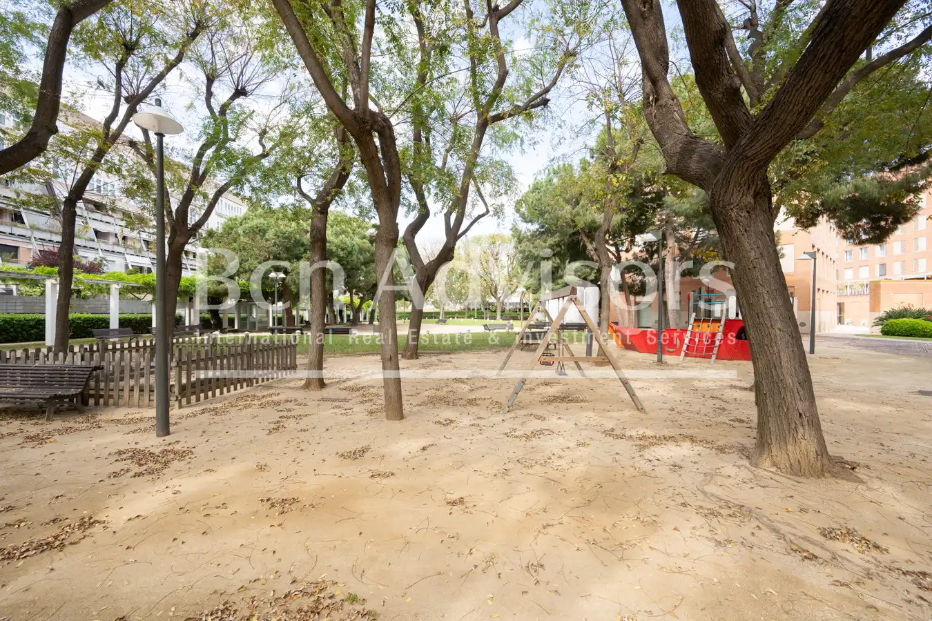 Außenansicht von Wohnung zum Verkauf in Barcelona mit Klimaanlage, Heizung und Parkett
