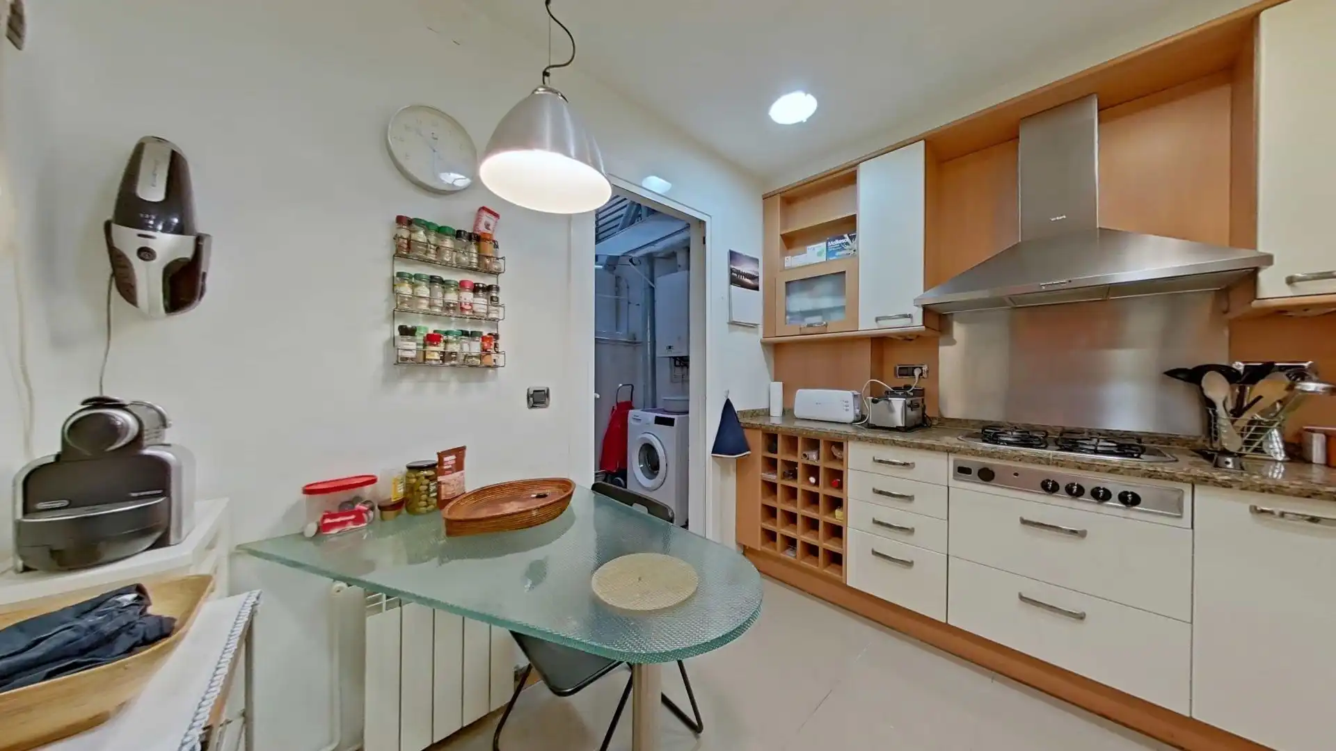 Cuina de Pis en venda en Barcelona amb Aire condicionat i Calefacció